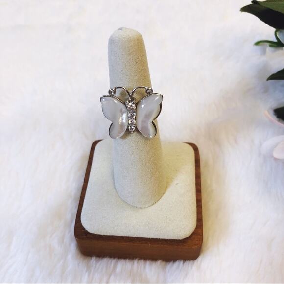 Shopeunoia Boutique Jewelry - Sterling Silver Mother of Pearl Butterfly Ring